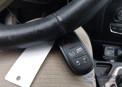 2014 Jeep Cherokee Latitude z USA, uszkodzony, nr VIN 1C4PJLCS8EW115668